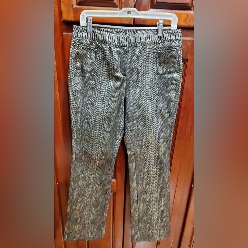 Worth sz.6  black and silver metallic reptile embossed  pants